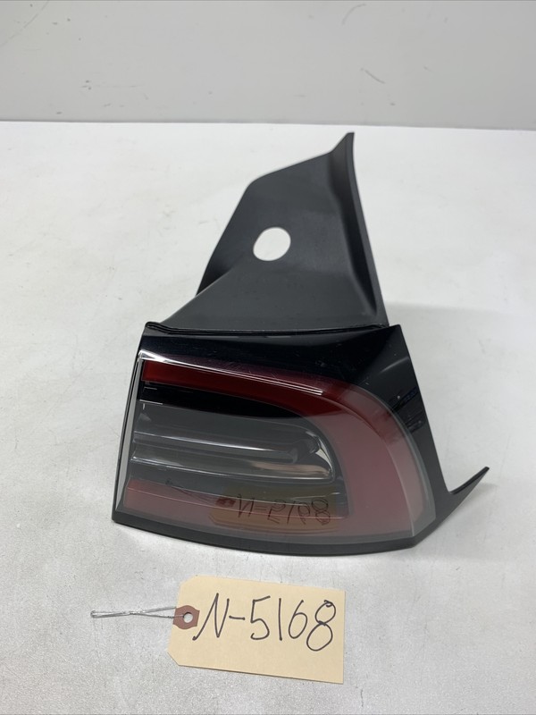 Right Tail Lights Outer For 2021-2022 Tesla Model Y 1502087-00-D 5168