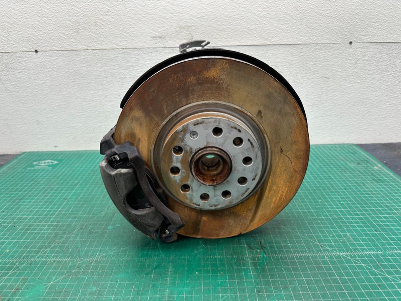 17-20 Audi A3 Sedan FRONT LEFT SIDE SPINDLE KNUCKLE W/ HUB SET OEM
