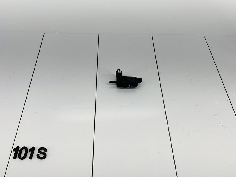 14-19 FIAT 500L FRONT WINDSHIELD WIPER WASHER FLUID PUMP OEM