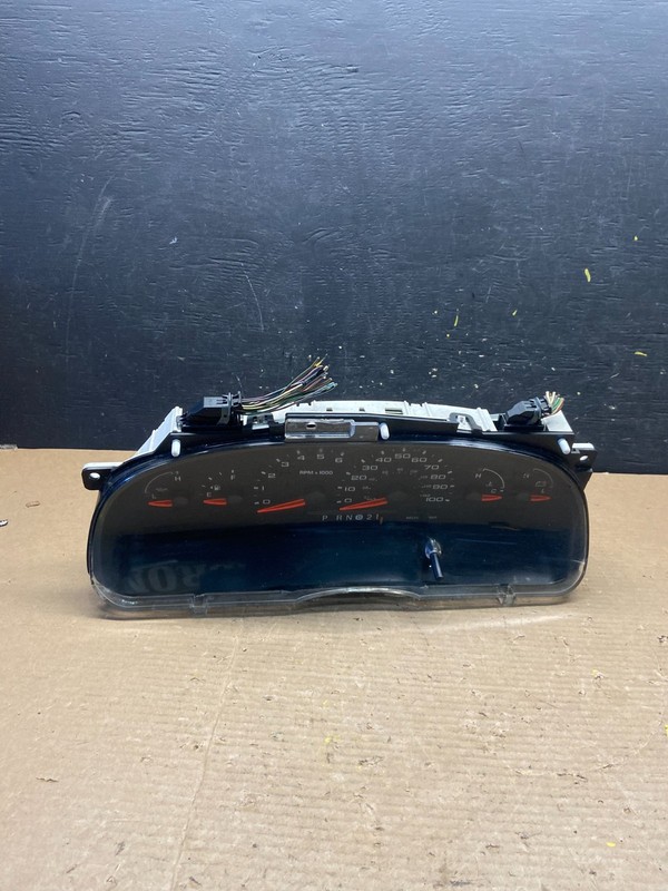 2006 Ford E350 Gauge Speedometer Cluster OEM Q9729 DG