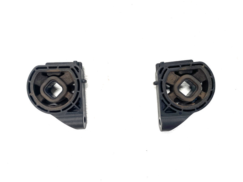 21-23 KIA SELTOS ENGINE RADIATOR UPPER SUPPORT MOUNT BRACKET SET OF 2 OEM #A0.22