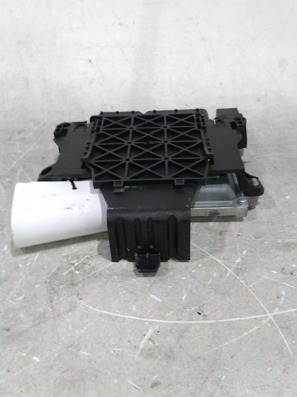 2010 Volvo 80 Series Engine Control Module ECM OEM 30729261 94000 Miles