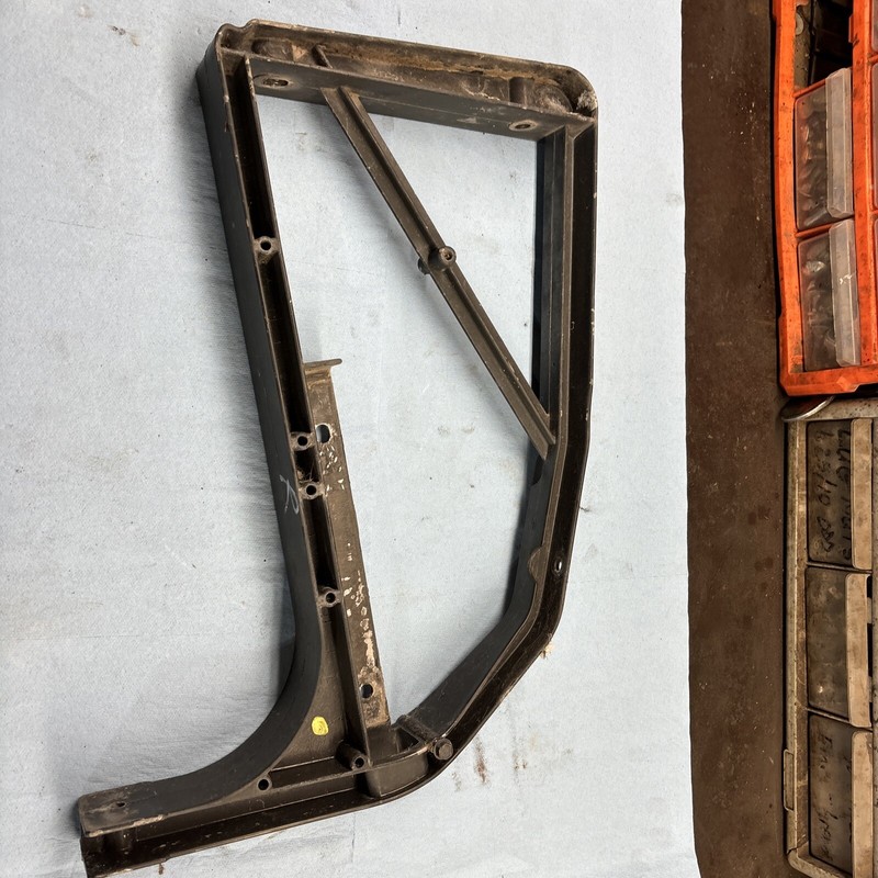 2000’s EZGOTxt Golf Cart Sun Shader Canopy Rear Right Mounting Bracket Good