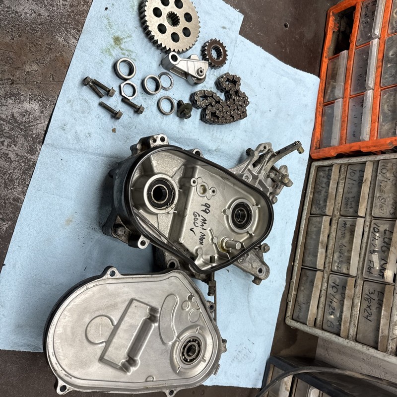 1999 Yamaha Moutain Max 600 700 Snowmobile Chain Case