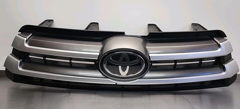2016 - 2019 Toyota Highlander Front Radiator Grille W/ Emblem OEM 53101 - 0E240
