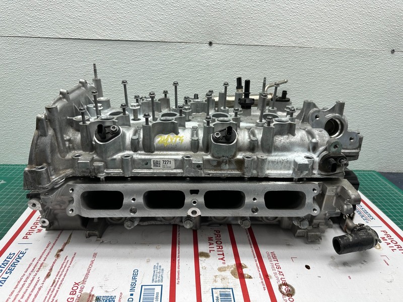 19-24 Cadillac XT4 2.0L ENGINE MOTOR VALVE COVER W/ CAMSHAFT & CYLINDER HEAD OEM