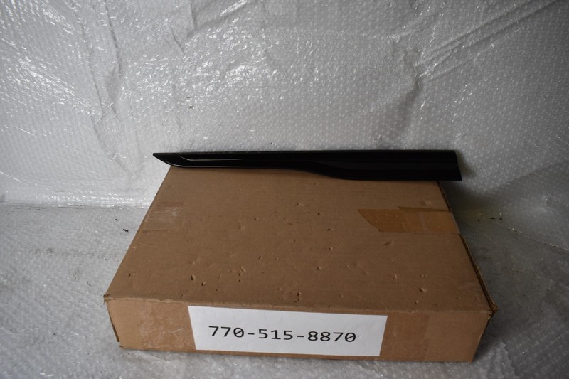 LAND ROVER VELAR FRONT RIGHT DOOR MOLDING TRIM 2018-2025 OEM J8A2-29426-CE