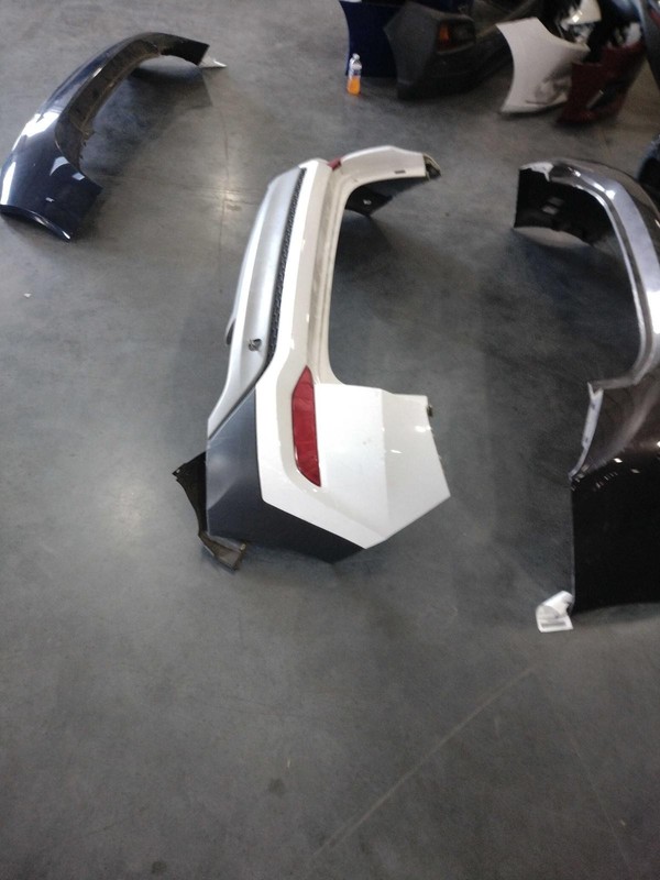 2017 Hyundai Tucson White Rear Bumper Assembly OEM 86611D3000 86612D3000