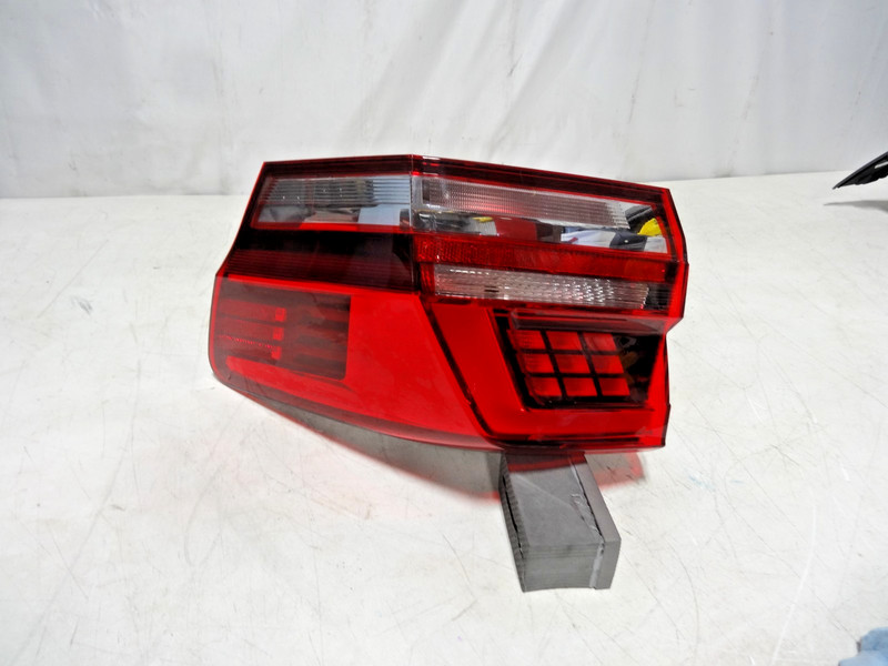 2020-2023 Volkswagen Atlas Rear Right Passenger Side Outer Led Tail Light OEM