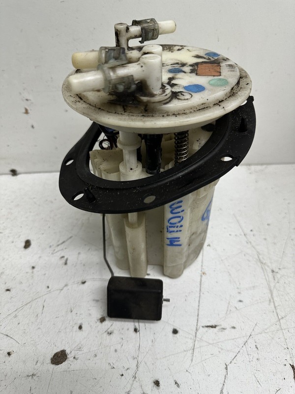 2005-2009 Subaru Legacy 2.5 Turbo Fuel Gas Pump w Sending Unit & Bracket Oem
