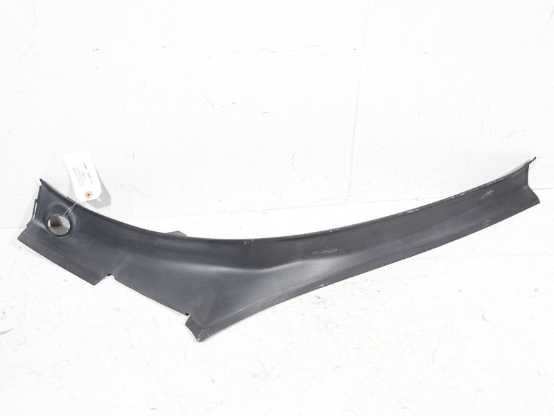 2016-2020 OEM TESLA MODEL X LIFT GATE TROUGH TRIM RIGHT/LEFT 1047321-00-E