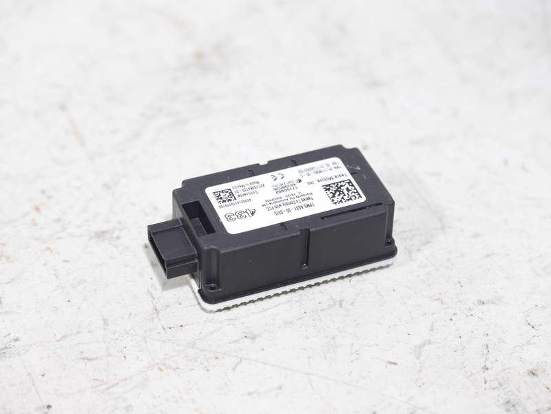 17-23 Model 3 Tire Pressure Monitoring Module Sensor TPMS ReceiverOEM