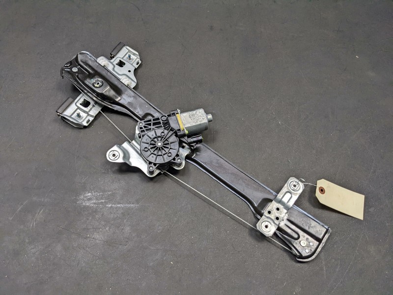 Front Right Door Window Regulator w/ Motor 2017 Chevrolet Trax 95298982 15-2021
