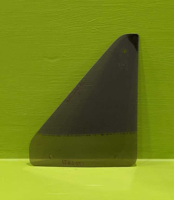 88 PATHFINDER DRIVER LEFT REAR VENT GLASS OEM 1257-20