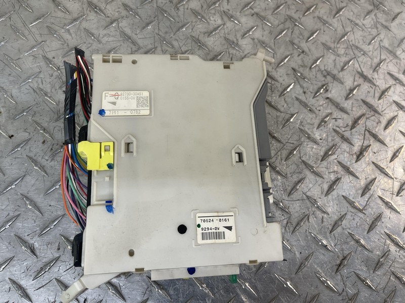 06-11 Lexus GS350 Fuse Box Cabin Relay Box Module Oem 82730-30A51 *