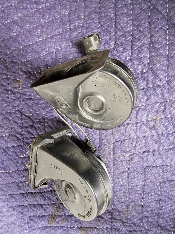 2013-2016 FORD ESCAPE FRONT LOW & HIGH TONE NOTE PITCH FREQUENCY SIGNAL HORN OEM