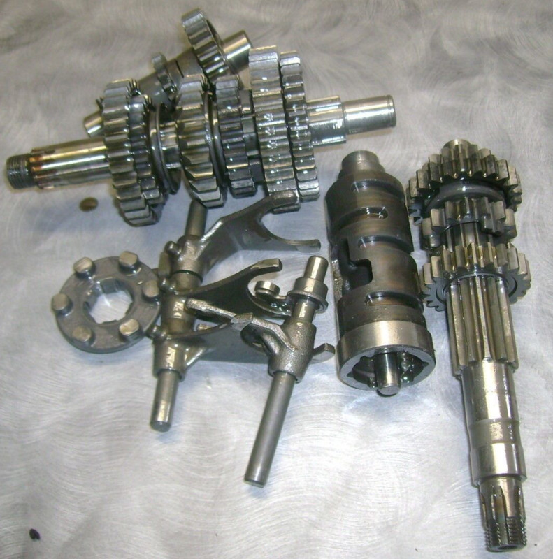 1985 Suzuki LT230S LT230 LT 230 ATV Engine Transmission Gears Shift Fork Drum E2