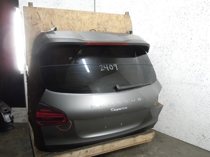 2015-2018 Porsche Cayenne Rear Hatch Liftgate W/ Spoiler OEM LM7W *SEE NOTES*