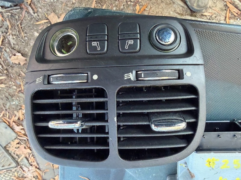 04-09 JAGUAR XJ XJ8 XJ OEM REAR CONSOLE A/C HEAT VENTS W/ HEATED SEAT SWITCHES