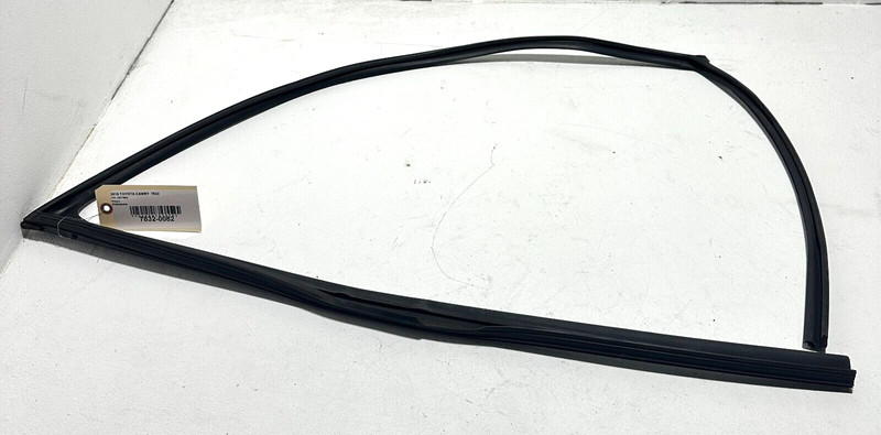 2018 TOYOTA CAMRY LE WINDOW GLASS RUN CHANNEL SEAL FRONT PASSENGER SIDE OEM