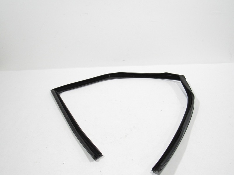 Land Range Rover Evoque 2023 Front Right Door Window Weatherstrip Seal 20-24 ;:A