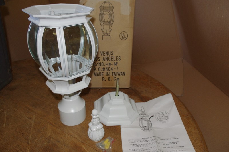 NEW Venus Exterior Light Fixture 8-9002 *FREE SHIPPING*