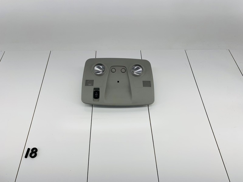 13-16 GMC ACADIA FRONT CENTER HEADLINER OVERHEAD CONSOLE DOME LIGHT LAMP OEM