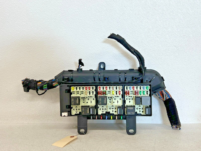 ⭐2017-2020 JAGUAR F-PACE ENGINE MOTOR FUSE RELAY JUNCTION BOX MODULE OEM LOT2566