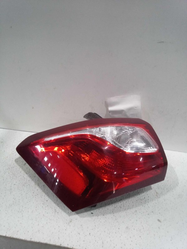 2018 Chevrolet Equinox Left Tail Light Assembly White OEM 667429 38K Miles