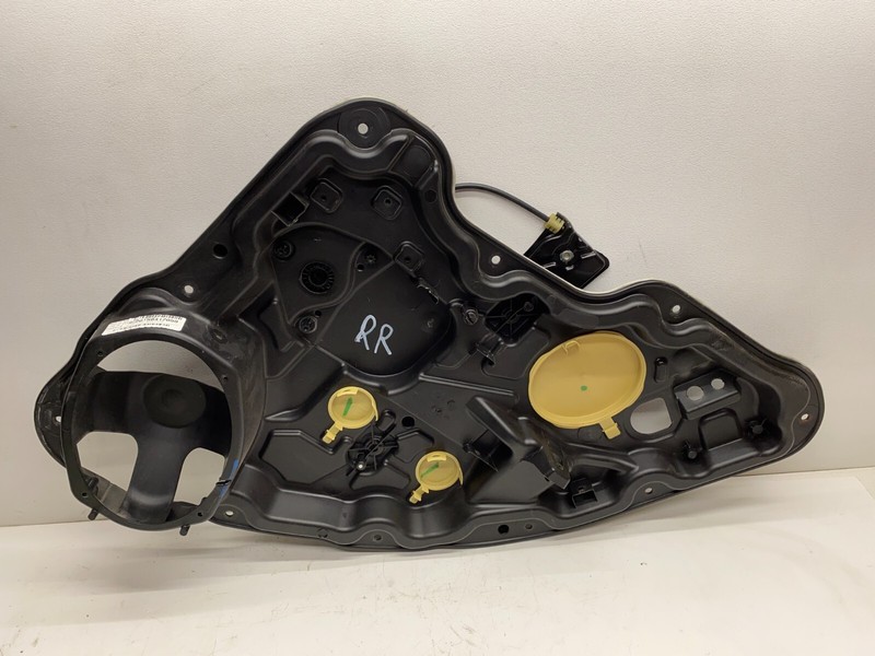 2014-2018 JEEP CHEROKEE RIGHT REAR DOOR WINDOW REGULATOR AND CARRIER PANEL OEM