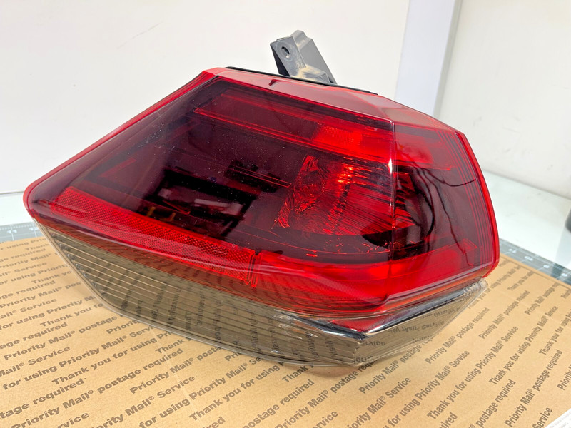 18-20 Nissan Rogue T32 REAR LEFT DRIVER SIDE OUTER TAIL LIGHT LAMP OEM