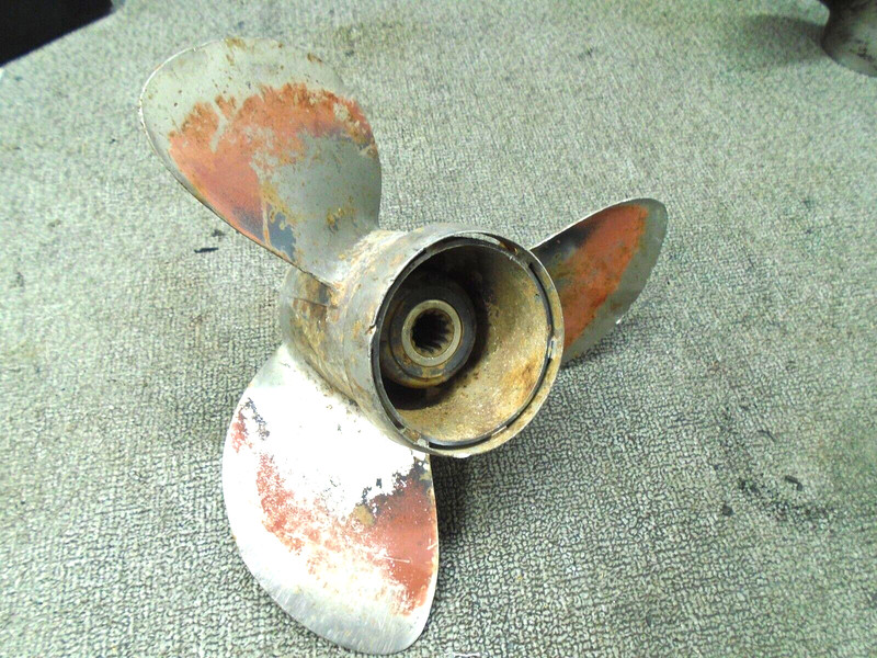 Used STAINLESS PROPELLER 387518 JOHNSON/EVINRUDE OMC Right Hand 15 DIA X 17P