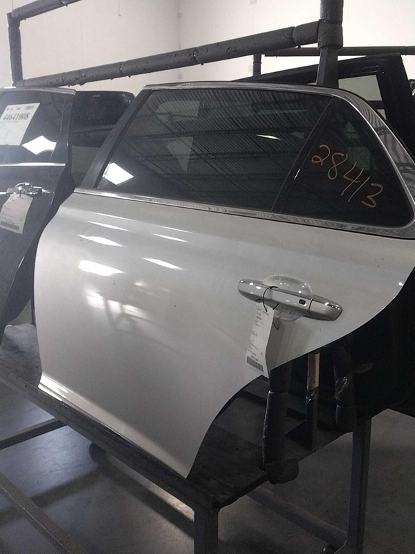 Genesis G90 2017 Left Rear Door SILVER 690749 1456