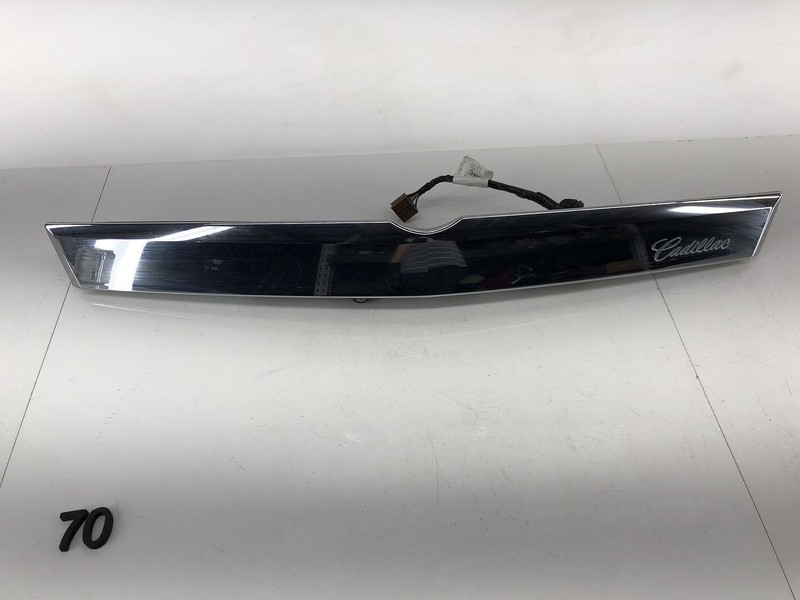 10-16 CADILLAC SRX REAR TAILGATE LIFTGATE HANDLE MOLDING W/ REAR VIEW CAMERA OEM