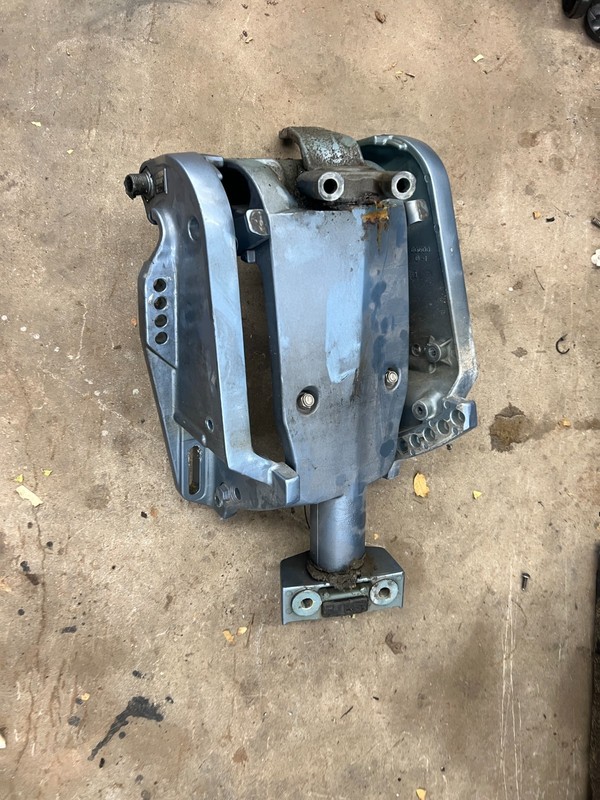 Yamaha OUTBOARD 1987-93 Swivel & Steering Bracket W/ Yoke 115-225 HP FRESHWATER!