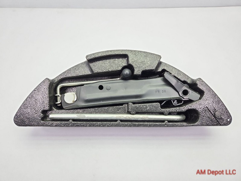 2008 Mini Cooper S Clubman R55 Tire Jack With Storage Tray 71121501930