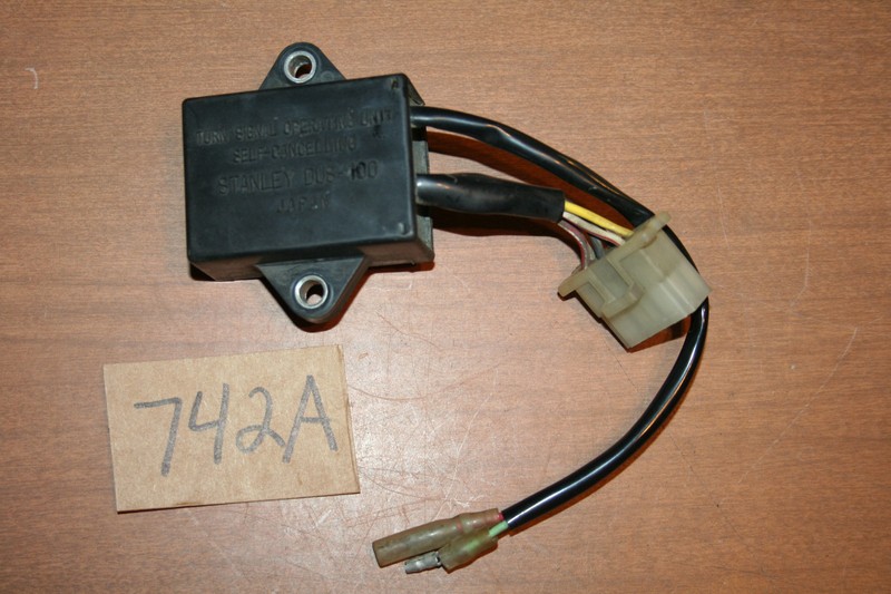 1982 Kawasaki LTD 440 KZ 440 Turn Signal Black Box Operating Unit DUS-100 82