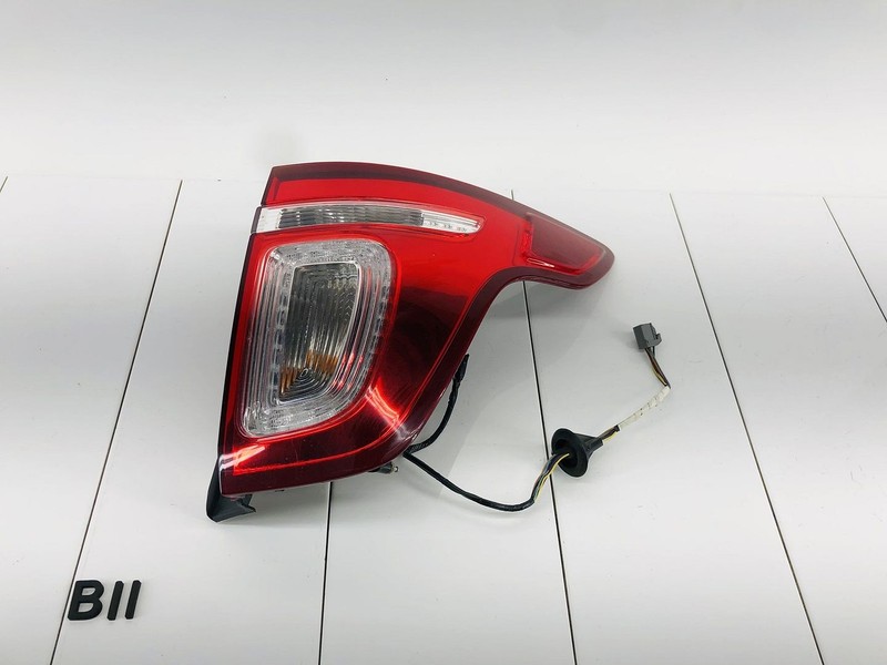 13-15 FORD EXPLORER REAR RIGHT PASSENGER SIDE TAIL LIGHT BRAKE STOP LAMP OEM