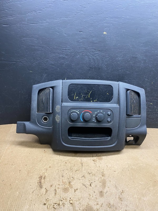 2002 to 2005 Dodge Ram Radio Climate Control Dash Air Vent Bezel Trim Z7188 DG