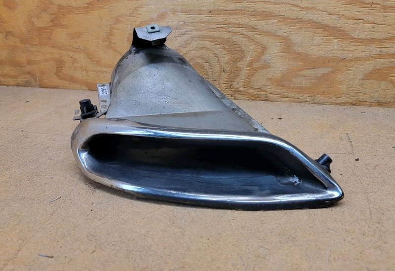 2013 2014 2015 2016 2017 2018 Ford Fusion Rear RH Exhaust Pipe Cover Trim OEM *