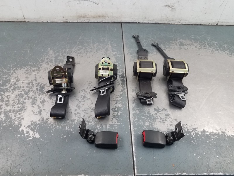 2006 Pontiac GTO Seat Belt Set #0770 V8