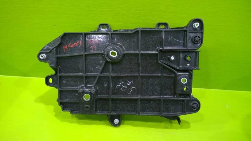 18 19 20 TOYOTA CAMRY XSE 2.5L AT BATTERY TRAY OEM 2436-59
