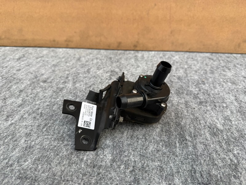 FORD MUSTANG MACH-E 21-25 OEM ENGINE MOTOR AUXILIARY WATER PUMP & BRACKET