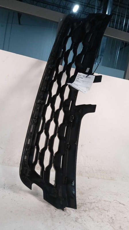 2020 Land Rover Evoque Grille OEM LR114482 White Used 57K Mi