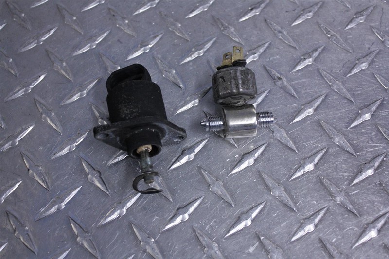 2001 HARLEY DAVIDSON FLTRI MISC SENSORS PAIR SET 2 SENSOR SWITCH 01
