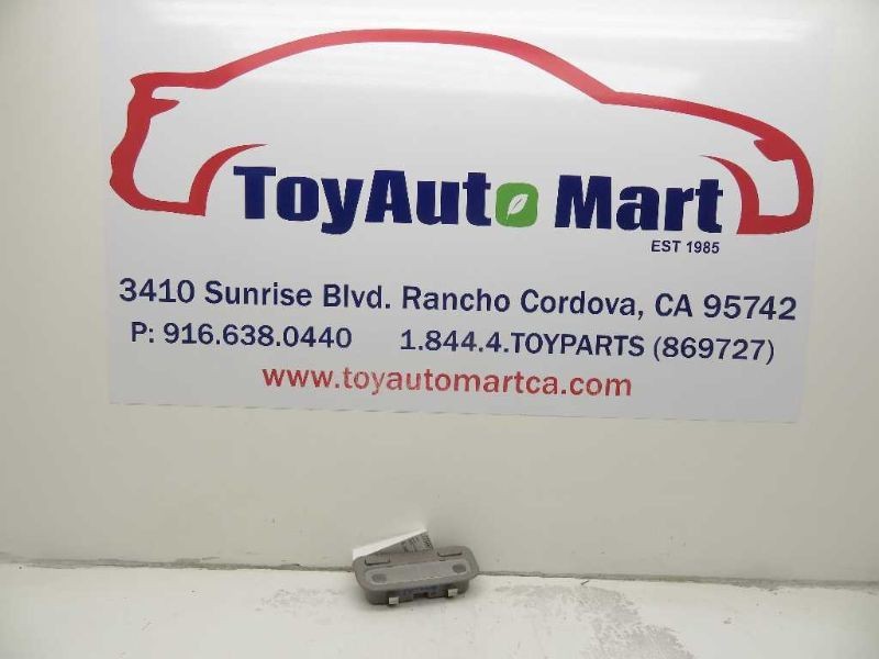 PRIUS 00 01 02 03 FRNT DOMELAMP