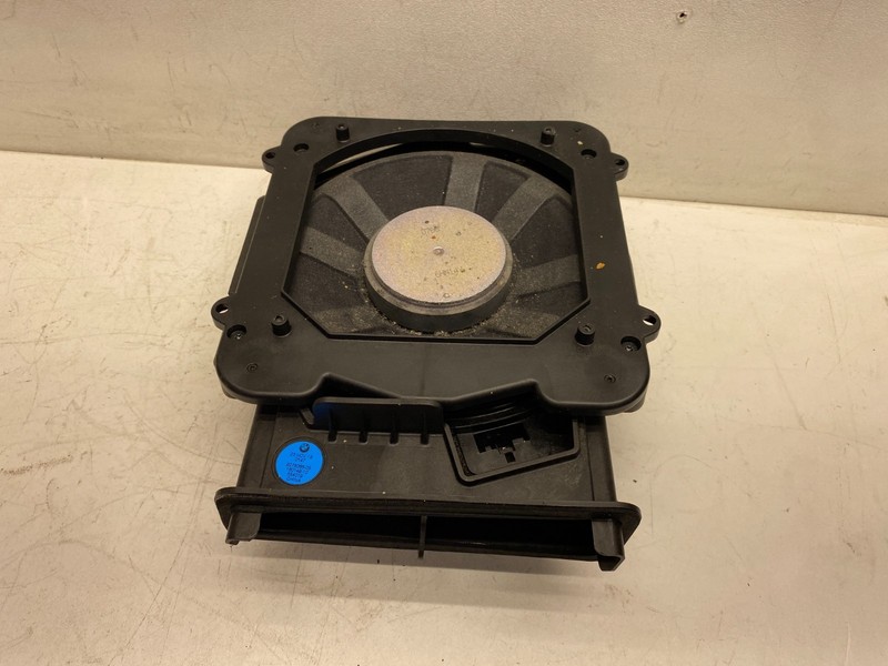 2016-2019 BMW X1 RIGHT FRONT FLOOR SPEAKER AUDIO SUBWOOFER OEM
