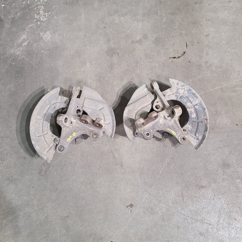96-04 Mustang GT Cobra Front Spindles Hubs Knuckle Pair Set Oem Aa7482