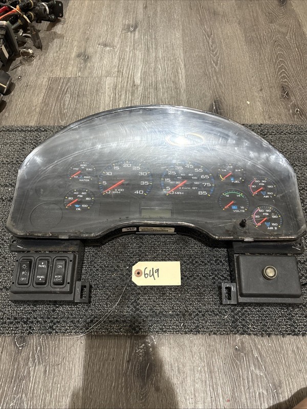 INTERNATIONAL 8600 INSTRUMENT CLUSTER 3604598C92 Broken