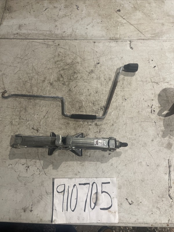 95-00 Lexus UCF20 LS400 Rear Trunk Jack 09111-22060